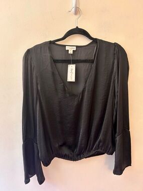 Maison Jules black V neck pullover blouse with flowy sleeves size XL